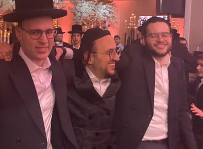 צפו: ליפא שמלצר חגג בר מצווה לבן הזקונים
