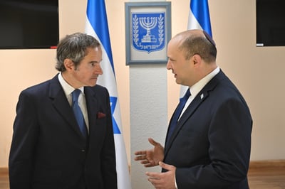 רה"מ בנט עם מנכ"ל סבא"א, הד"ר רפאל גרוסי