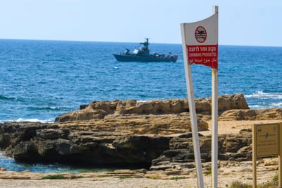 ספינת חיל הים ליד חוף ראש הנקרה