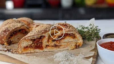 ממציאים את החלה מחדש: חלה ממולאת מטבוחה ובשר
