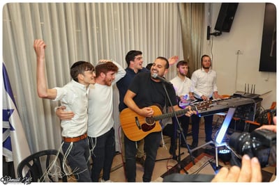 מסיבת יום הולדת לבחור החולה