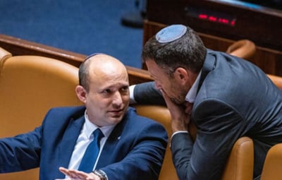 שר הדתות בנט עם סגנו, מתן כהנא