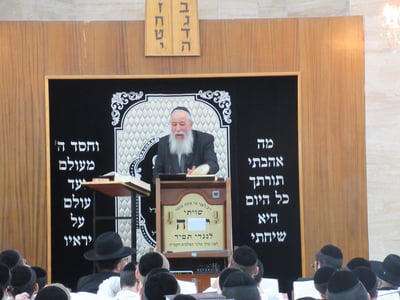 הגר"א גרבוז בשיעור בישיבה