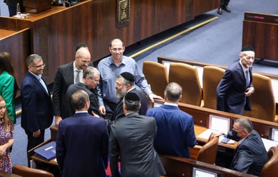 היום, לפני ההצבעה