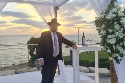 של מחשבה בחופת שקיעה השבוע בשדות ים