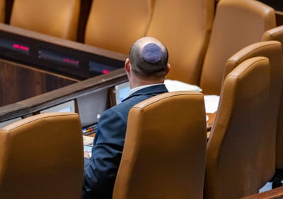 הודח. נפתלי בנט