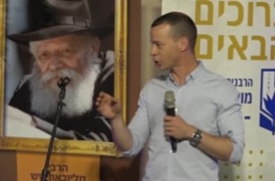 עמית סגל: "ציון הרבי זה המקום היחיד שמרגישים בו קדושה בחו"ל"