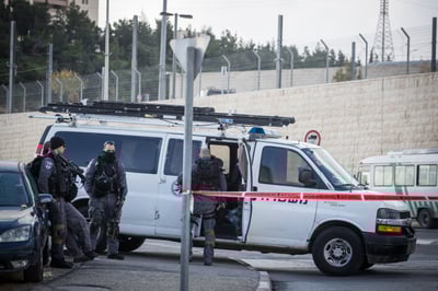 שוטרים ירו לעבר חשודים, אחד מהם נהרג