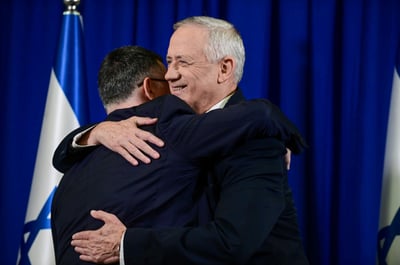 גנץ וסער, אתמול
