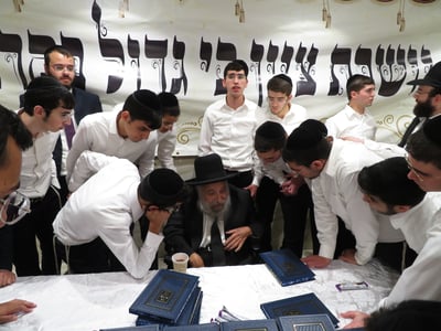 ראש הישיבה והבחורים