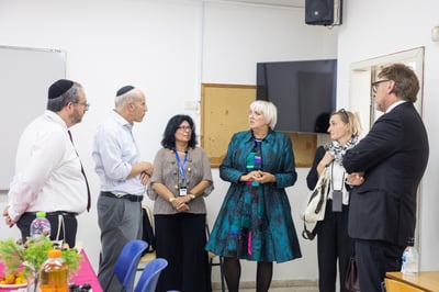 שרת התרבות הגרמנית ביקרה בלוסטיג