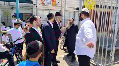 הסיור של מקלב בבתי הספר