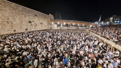 מעמד סליחות בכותל: רבבות בקבלת עול מלכות שמיים