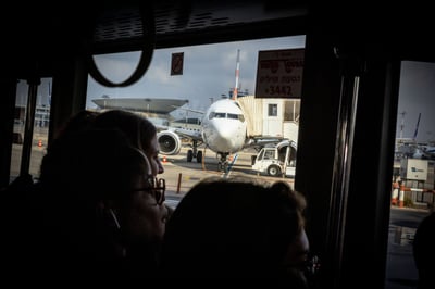 אירוע חריג: פלסטיני פרץ מחסום בנתב"ג, נמלט ונתפס