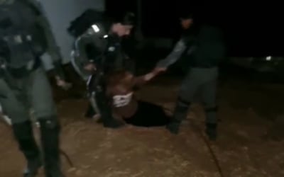 פשיטה משטרתית על גבעת גאולת ציון; נערות הוכו ועוכבו