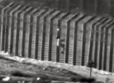 התצפיות תיעדו: משליכים את הסמים מעל הגדר - לישראל