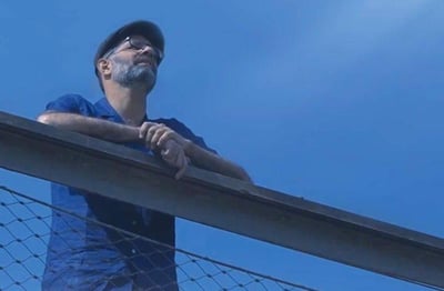 יוני גנוט בביצוע מרגש לשובו של החטוף: "אגיל ואשמח"