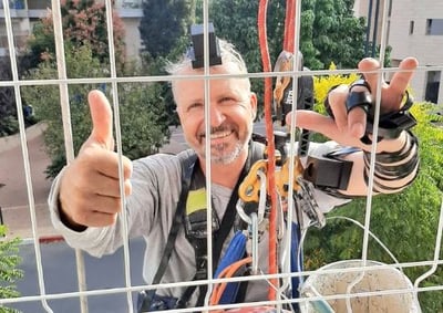 סרגיי מניח תפילין