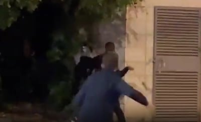 נערים ערבים פצעו יהודי בידו