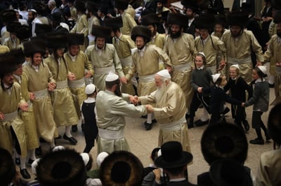 ריקודים בתולדות אהרן