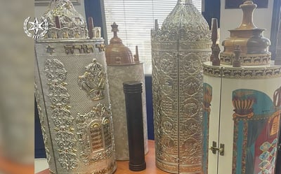 נתפסה חוליה שגנבה 6 ספרי תורה ושדדה קיוסק באלימות