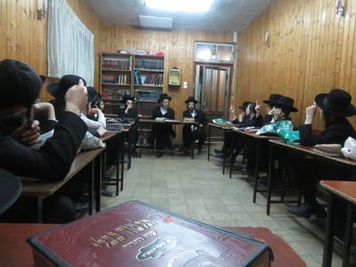 בחורי גור נבחנו על מאות דפי גמרא אצל גאב"ד זוועהיל