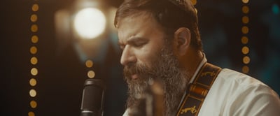 איציק סנדרוי בסינגל קליפ ביכורים: אחרית הימים