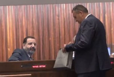 הח"כ חילק קובייה הונגרית במליאת הכנסת והרוחות התלהטו