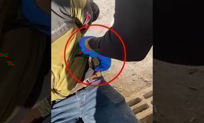 הבלשים תפסו אקדח טעון על גופו של החשוד | תיעוד