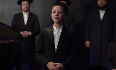 מאיר רוזינגר מבצע את היצירה הנודעת: "טיהר"