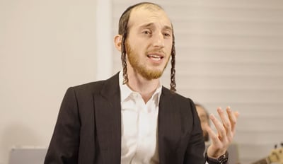 שולם למר במחרוזת קליפ משירי החנוכה
