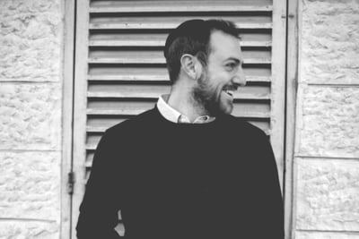 'אדריאל' בסינגל חדש לקראת ט"ו בשבט: "אילן אילן"