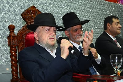 שעות אחרונות לתפילה
על הציון הקדוש:
מרן הגר"מ
מאזוז זיע"א
יעמוד לזכותכם ולזכות משפחתכם