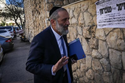 דרעי, בשעה זו בכניסה לביתו