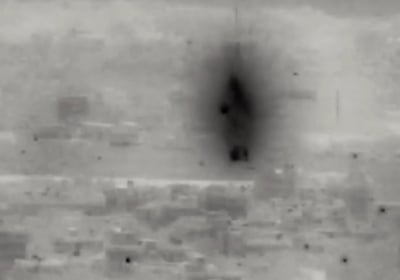 צפו בתיעוד: מטוסי קרב תוקפים חומרי גלם כימיים של חמאס