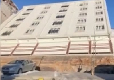כזה לא ראיתם: הבניין נפגע מהרעש ונטה בשלמותו הצידה
