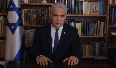 לפיד עונה לסמוטריץ': "אתה כבר לא נער גבעות עם פחי בנזין"
