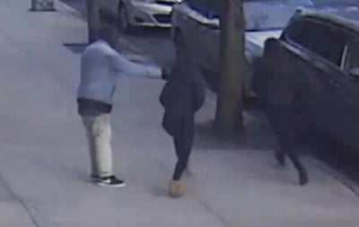 אדם מעורער בנפשו תועד תוקף נשים וילדים בשכונה החרדית