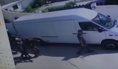 הלוחמים יוצאים מהטנדר