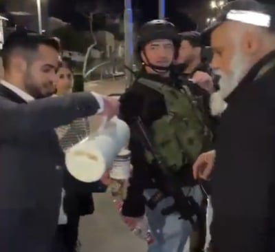 קידוש ה': הביאו קפה ועוגה ללוחמים; הגולשים התרגשו
