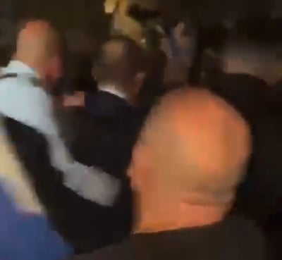 "מפגין השליך אותי בכוח לרצפה וצעק עלי שאני בוגדת"