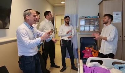 כש'המשמחים' שרו ושימחו את חני בליוויס ע"ה | תיעוד