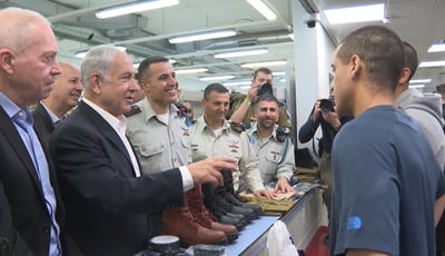 נתניהו וגלנט ביקרו בלשכת הגיוס: "אין לנו מדינה בלי צבא"