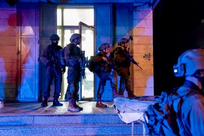 תיעוד: המצוד אחר המחבל שירה על לוחמים בחווארה 