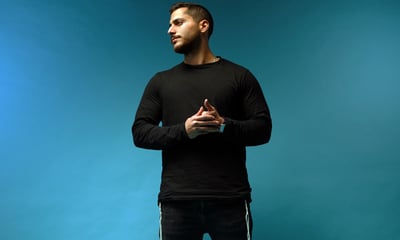 אורי שכיב בסינגל חדש ומרגש: "עבד ומלך"