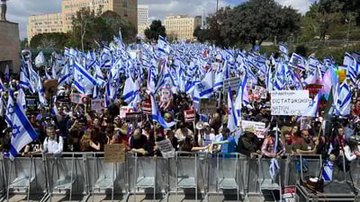 אלפים ליד הכנסת, בצהריים