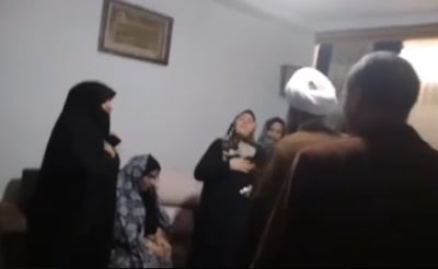 כדי להצדיק תגובה? איראן מפיצה תיעוד של המשפחה בוכה