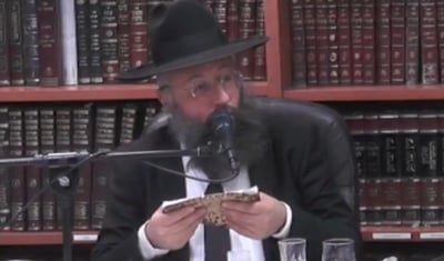 עורכים ליל הסדר בבית? הרב בנימין חותה עם הדרכה מפורטת