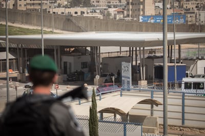 מעבר קלנדיה | ארכיון