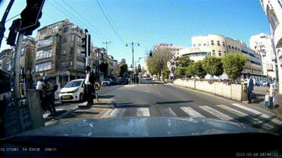 רוכב אופנוע גרם לתאונה בבני ברק והתעמת עם הנהג החרדי